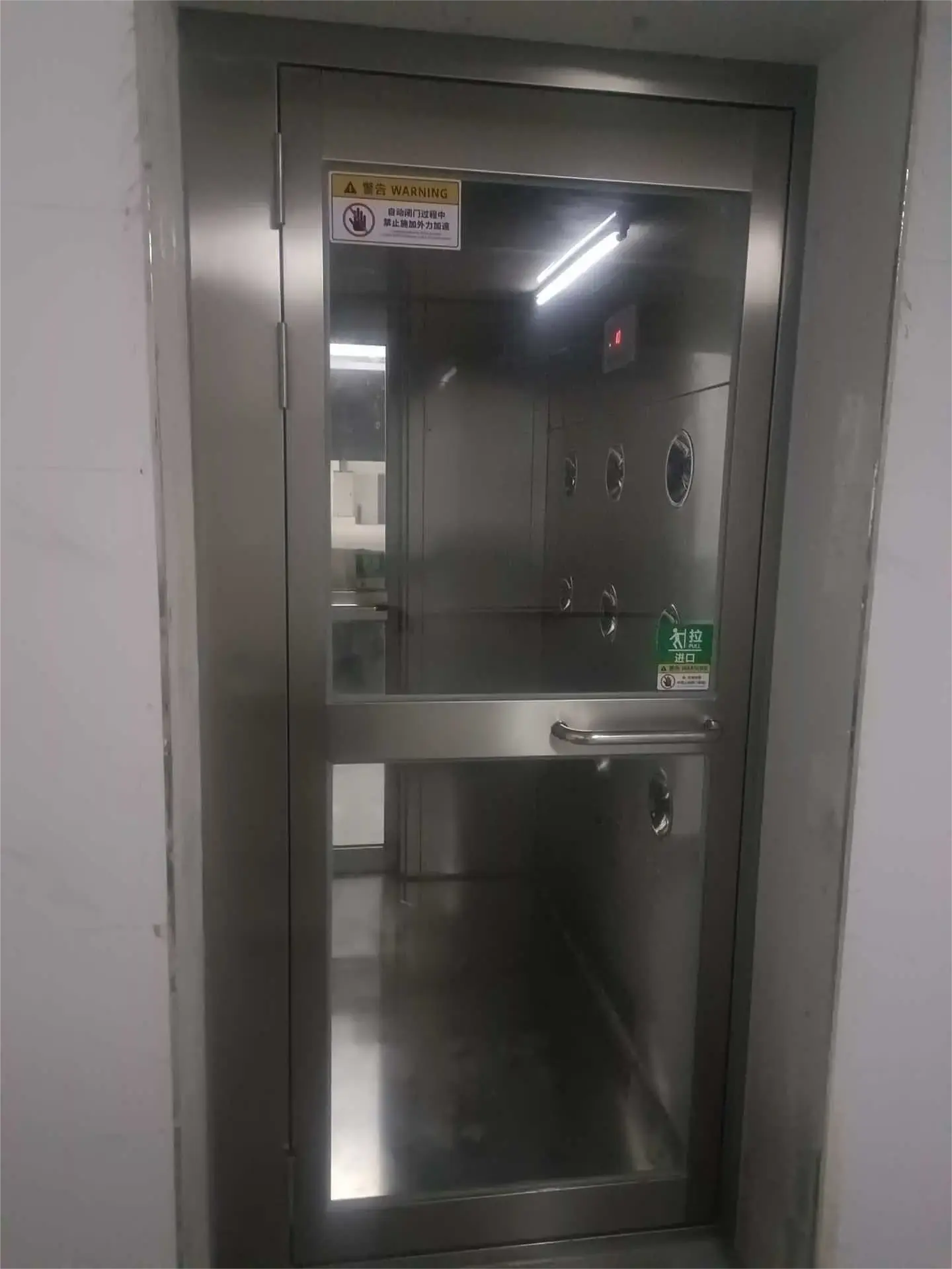 烟台焱泉工贸有限公司风淋室安装现场拍摄