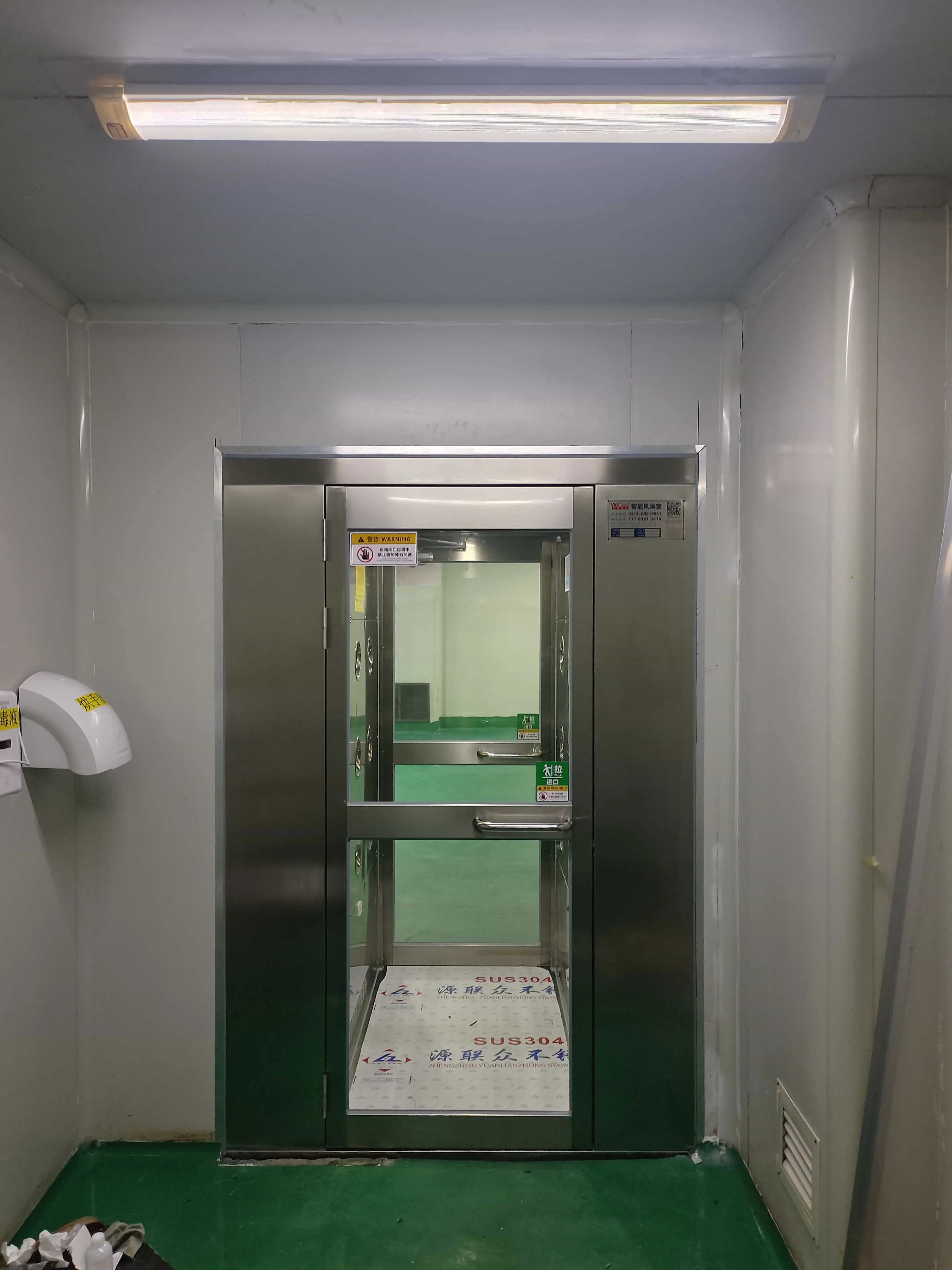 大连麦芙尔食品有限公司风淋室现场安装